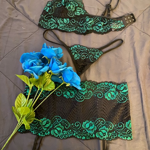 3pc Suprise your man lingerie - Picture 4 of 5